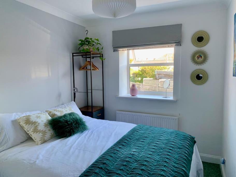 May Cottage - Heart Of Vibrant Village & 10 Mins Walk To Beach Milford on Sea Exterior foto